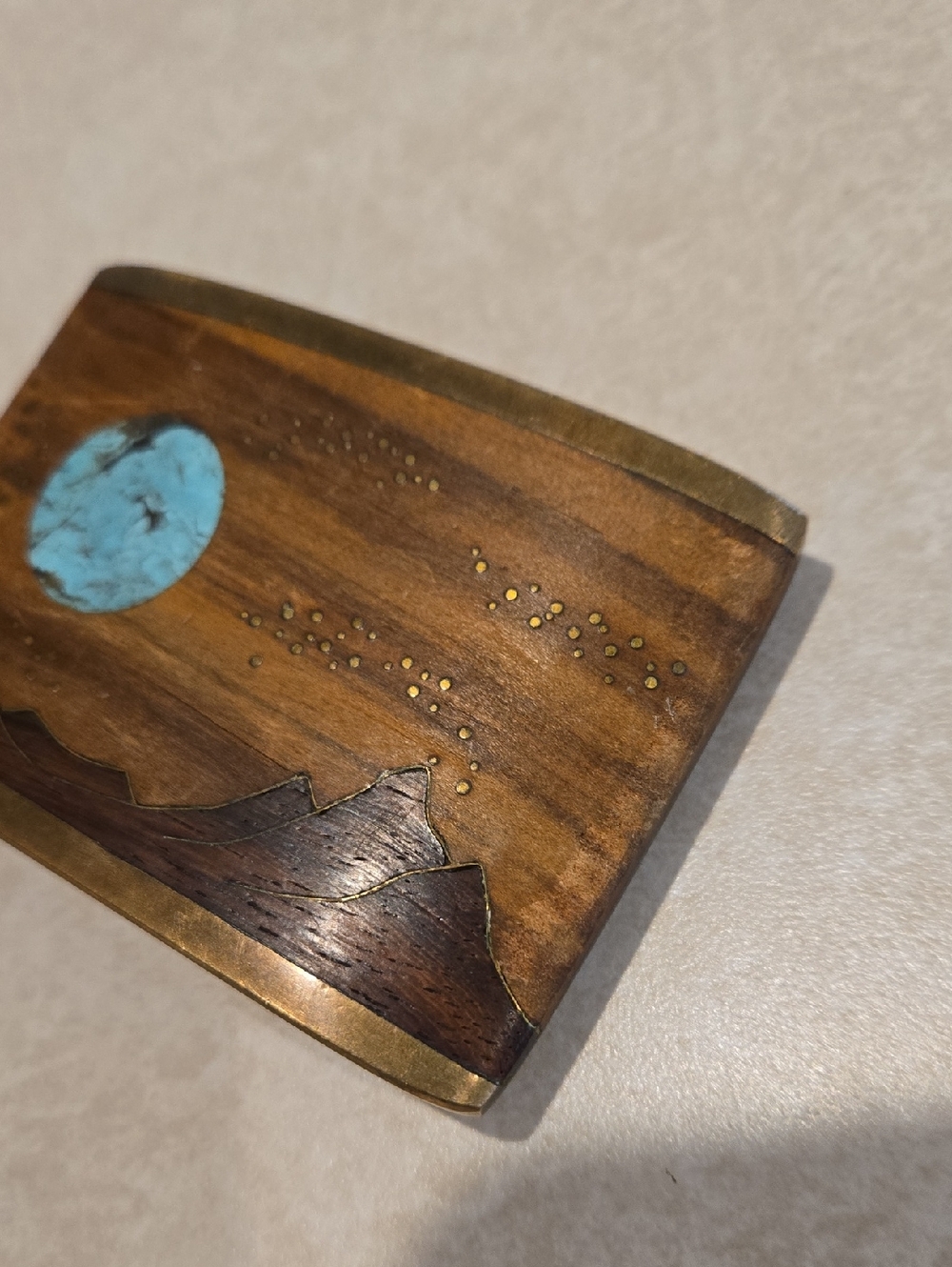 Vintage Artisan Signed Belt Buckle with Carved Wood Turquoise Stone In Brass - Picture 4 of 6